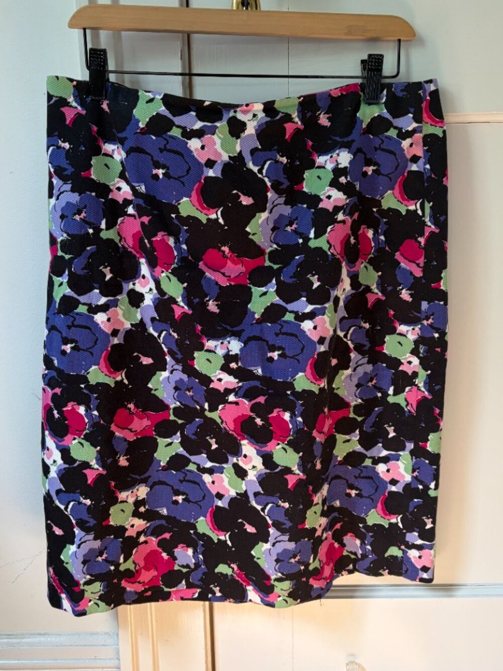 Talbots Floral Watercolor Pencil Skirt Size 12, Cotton - Picture 9 of 9